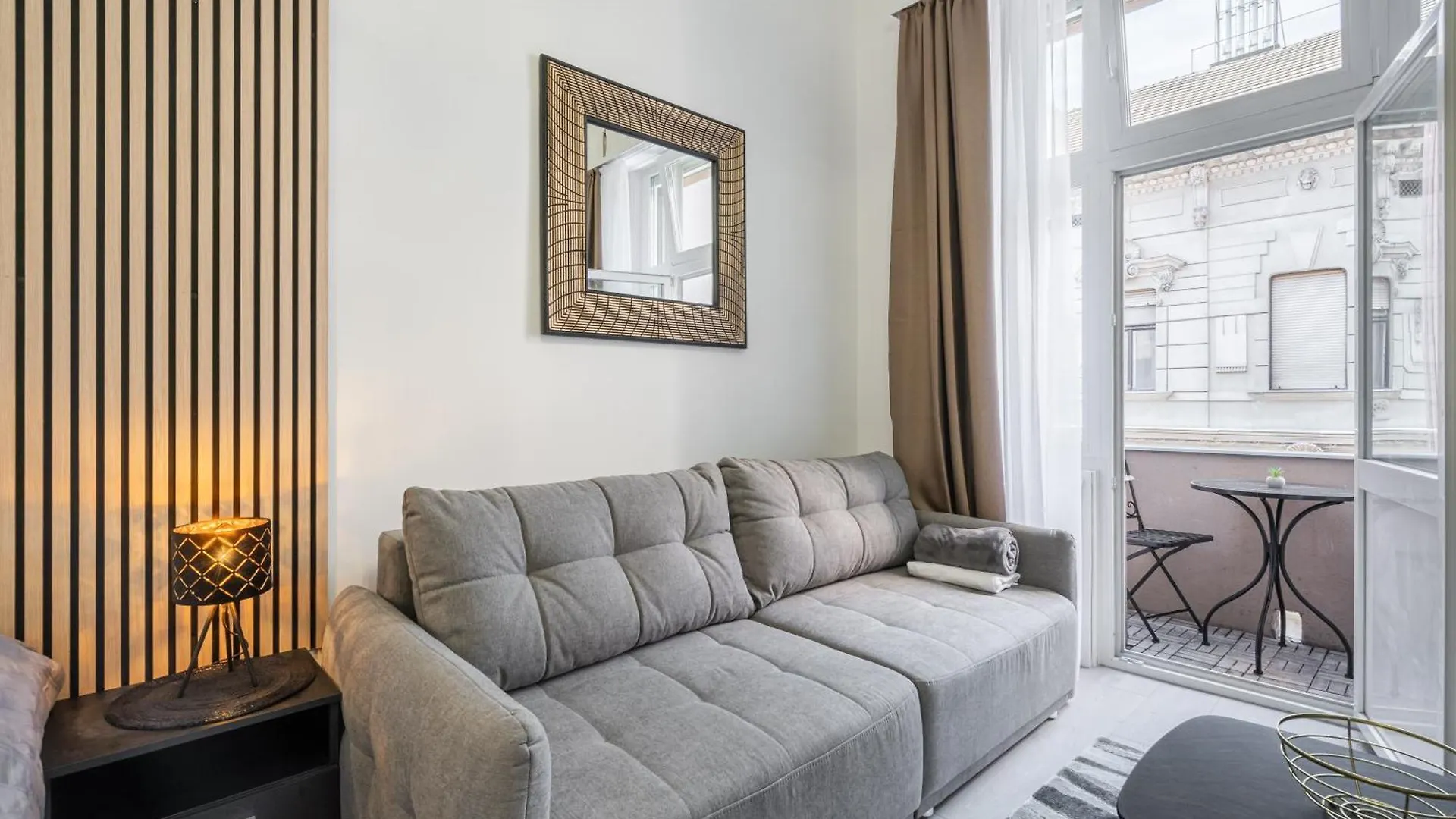 Peak Pointe Apartment Boedapest